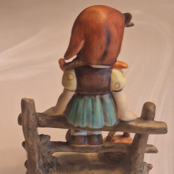 Hummel Just Resting Girl on Fence with Basket Flowers Vintage Figurine Germany - Picture 3 of 5